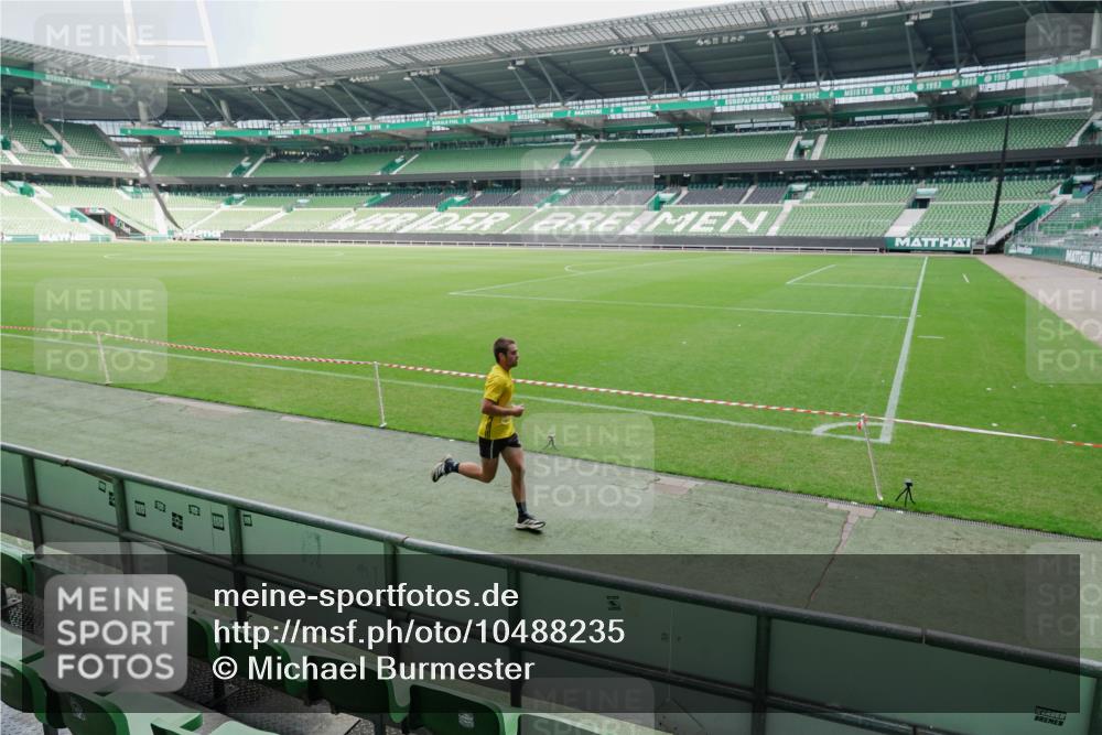 13.09.2026 - 21. swb-Marathon Bremen Michael Burmester http://msf.ph/oto/10488235 13.09.2026 10:17:23 Laufen im Stadion 10597, 12272, 12457, 12458, 13501, 13504, 13510, 13515, 13517, 13522, 13542, 13547, 13561, 13567, 13569, 13571, 13572, 13576, 13579, 13603, 13604, 13623, 13630, 13635 meine-sportfotos.de