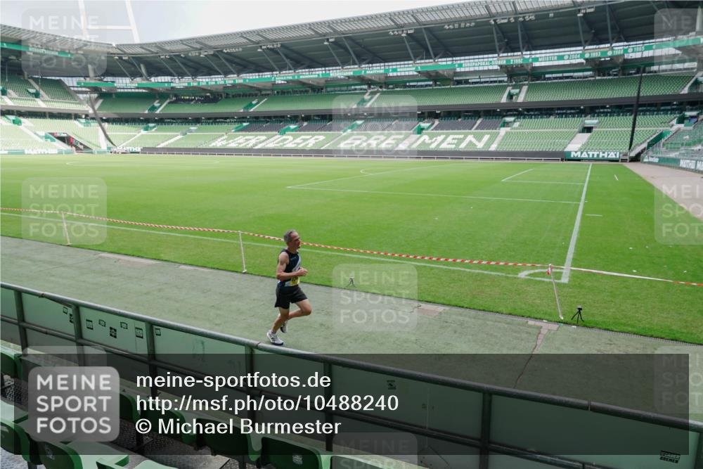 13.09.2026 - 21. swb-Marathon Bremen Michael Burmester http://msf.ph/oto/10488240 13.09.2026 10:17:37 Laufen im Stadion 10597, 12272, 12457, 12458, 13501, 13504, 13510, 13515, 13517, 13522, 13542, 13543, 13547, 13554, 13561, 13567, 13569, 13571, 13572, 13576, 13579, 13582, 13602, 13603, 13604, 13623, 13630, 13635, 13643 meine-sportfotos.de