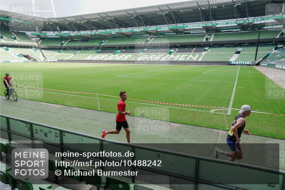 13.09.2026 - 21. swb-Marathon Bremen Michael Burmester http://msf.ph/oto/10488242 13.09.2026 10:17:41 Laufen im Stadion 10597, 12272, 12457, 12458, 13501, 13504, 13510, 13515, 13517, 13522, 13542, 13543, 13547, 13554, 13561, 13567, 13569, 13571, 13572, 13576, 13579, 13582, 13602, 13603, 13604, 13623, 13630, 13635, 13643 meine-sportfotos.de