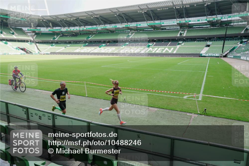 13.09.2026 - 21. swb-Marathon Bremen Michael Burmester http://msf.ph/oto/10488246 13.09.2026 10:17:59 Laufen im Stadion 10597, 12457, 12458, 13501, 13504, 13510, 13515, 13517, 13522, 13533, 13536, 13542, 13543, 13554, 13561, 13564, 13569, 13571, 13572, 13573, 13576, 13579, 13582, 13602, 13603, 13604, 13623, 13630, 13632, 13635, 13639, 13643, 13525 meine-sportfotos.de