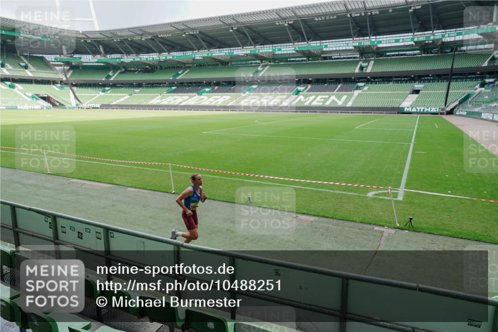 13.09.2026 - 21. swb-Marathon Bremen Michael Burmester http://msf.ph/oto/10488251 13.09.2026 10:18:10 Laufen im Stadion 12457, 12458, 13504, 13510, 13517, 13522, 13533, 13534, 13536, 13542, 13543, 13554, 13561, 13564, 13569, 13571, 13572, 13573, 13576, 13579, 13582, 13599, 13602, 13603, 13604, 13618, 13623, 13630, 13632, 13638, 13639, 13643, 13525, 13627 meine-sportfotos.de