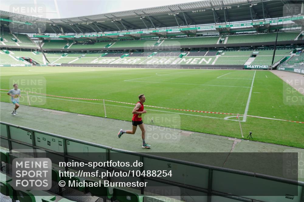 13.09.2026 - 21. swb-Marathon Bremen Michael Burmester http://msf.ph/oto/10488254 13.09.2026 10:18:21 Laufen im Stadion 11652, 12457, 12458, 13504, 13510, 13522, 13533, 13534, 13536, 13543, 13550, 13554, 13561, 13564, 13569, 13571, 13572, 13573, 13576, 13579, 13581, 13582, 13599, 13602, 13603, 13604, 13618, 13622, 13630, 13632, 13638, 13639, 13643, 13525, 13627 meine-sportfotos.de
