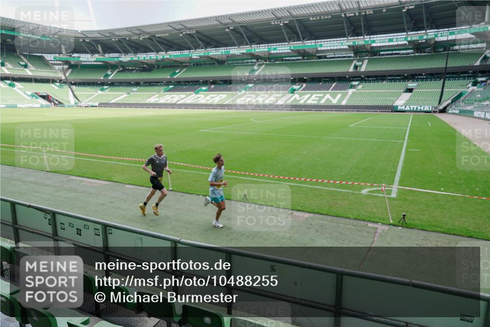 13.09.2026 - 21. swb-Marathon Bremen Michael Burmester http://msf.ph/oto/10488255 13.09.2026 10:18:22 Laufen im Stadion 11652, 12457, 12458, 13504, 13510, 13522, 13533, 13534, 13536, 13543, 13550, 13554, 13561, 13564, 13569, 13571, 13572, 13573, 13576, 13579, 13581, 13582, 13599, 13602, 13603, 13604, 13618, 13622, 13630, 13632, 13638, 13639, 13643, 13525, 13627 meine-sportfotos.de