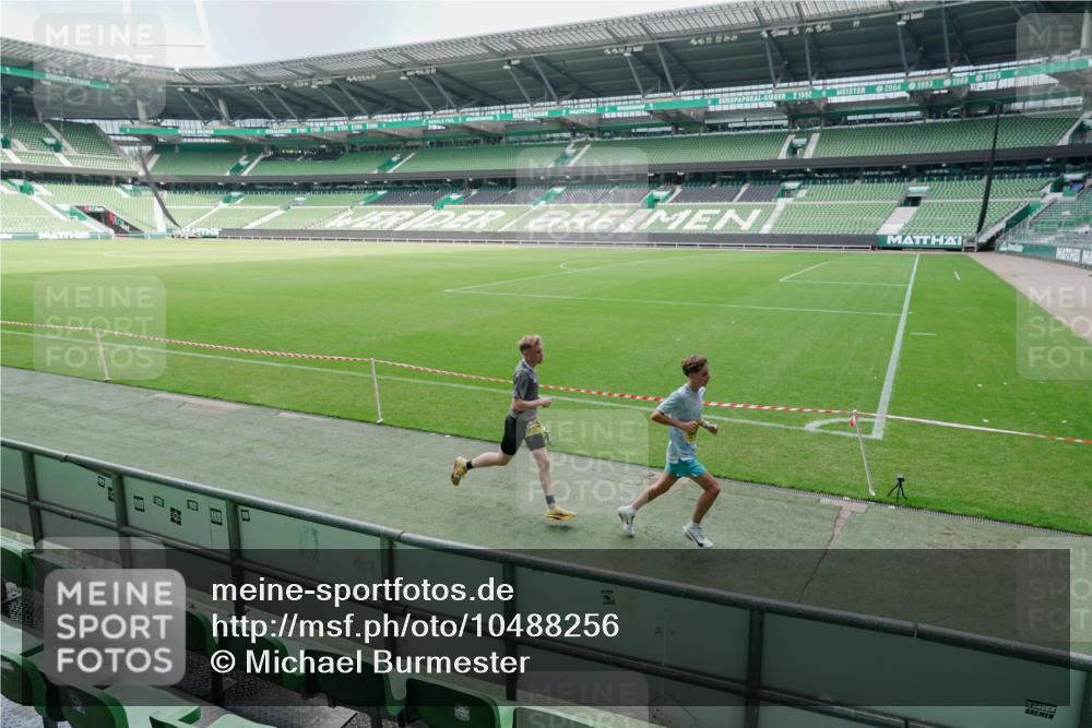 13.09.2026 - 21. swb-Marathon Bremen Michael Burmester http://msf.ph/oto/10488256 13.09.2026 10:18:23 Laufen im Stadion 11652, 12457, 12458, 13504, 13510, 13522, 13533, 13534, 13536, 13543, 13550, 13554, 13561, 13564, 13569, 13571, 13572, 13573, 13576, 13579, 13581, 13582, 13599, 13602, 13603, 13604, 13618, 13622, 13630, 13632, 13638, 13639, 13643, 13525, 13627 meine-sportfotos.de