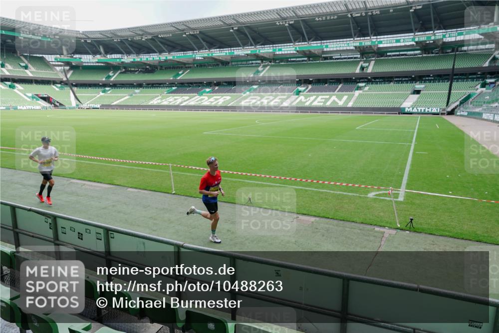 13.09.2026 - 21. swb-Marathon Bremen Michael Burmester http://msf.ph/oto/10488263 13.09.2026 10:18:53 Laufen im Stadion 10366, 10475, 11481, 11652, 12457, 12458, 13504, 13530, 13533, 13534, 13536, 13541, 13543, 13550, 13554, 13561, 13564, 13571, 13572, 13573, 13581, 13582, 13599, 13602, 13603, 13604, 13618, 13622, 13630, 13632, 13638, 13639, 13643, 13525, 13627 meine-sportfotos.de