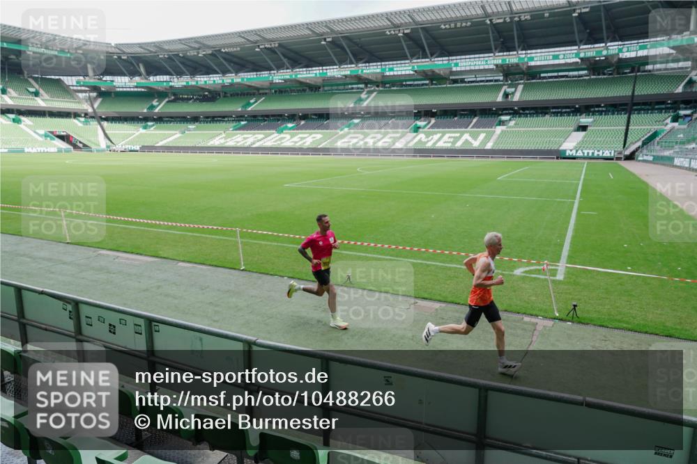 13.09.2026 - 21. swb-Marathon Bremen Michael Burmester http://msf.ph/oto/10488266 13.09.2026 10:19:23 Laufen im Stadion 10366, 10475, 11197, 11418, 11481, 11652, 12358, 12457, 13530, 13533, 13534, 13536, 13541, 13543, 13550, 13554, 13560, 13564, 13571, 13572, 13573, 13581, 13582, 13599, 13601, 13602, 13610, 13618, 13622, 13632, 13638, 13639, 13643, 10597, 12272, 13501, 13515, 13525, 13547, 13567, 13627, 13635 meine-sportfotos.de