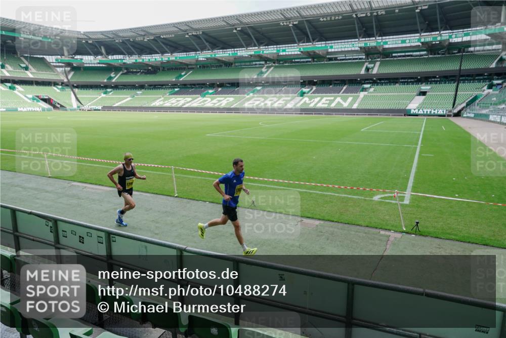 13.09.2026 - 21. swb-Marathon Bremen Michael Burmester http://msf.ph/oto/10488274 13.09.2026 10:19:41 Laufen im Stadion 10261, 10366, 10475, 10994, 11176, 11197, 11418, 11481, 11512, 11652, 12358, 12413, 13505, 13530, 13533, 13534, 13536, 13540, 13541, 13543, 13550, 13558, 13560, 13564, 13573, 13581, 13582, 13588, 13590, 13599, 13601, 13605, 13610, 13618, 13619, 13622, 13632, 13633, 13638, 13639, 13643, 10597, 12272, 13501, 13510, 13515, 13517, 13525, 13542, 13547, 13567, 13579, 13623, 13627, 13635 meine-sportfotos.de