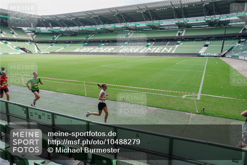 13.09.2026 - 21. swb-Marathon Bremen Michael Burmester http://msf.ph/oto/10488279 13.09.2026 10:19:50 Laufen im Stadion 10261, 10262, 10366, 10475, 10818, 10994, 11067, 11068, 11176, 11197, 11418, 11481, 11512, 11652, 12324, 12358, 12413, 12540, 13505, 13530, 13533, 13534, 13536, 13540, 13541, 13550, 13558, 13560, 13564, 13573, 13581, 13583, 13588, 13590, 13599, 13601, 13605, 13610, 13618, 13619, 13622, 13632, 13633, 13637, 13638, 13639, 10597, 12272, 13501, 13510, 13515, 13517, 13525, 13542, 13547, 13567, 13579, 13623, 13627, 13635 meine-sportfotos.de