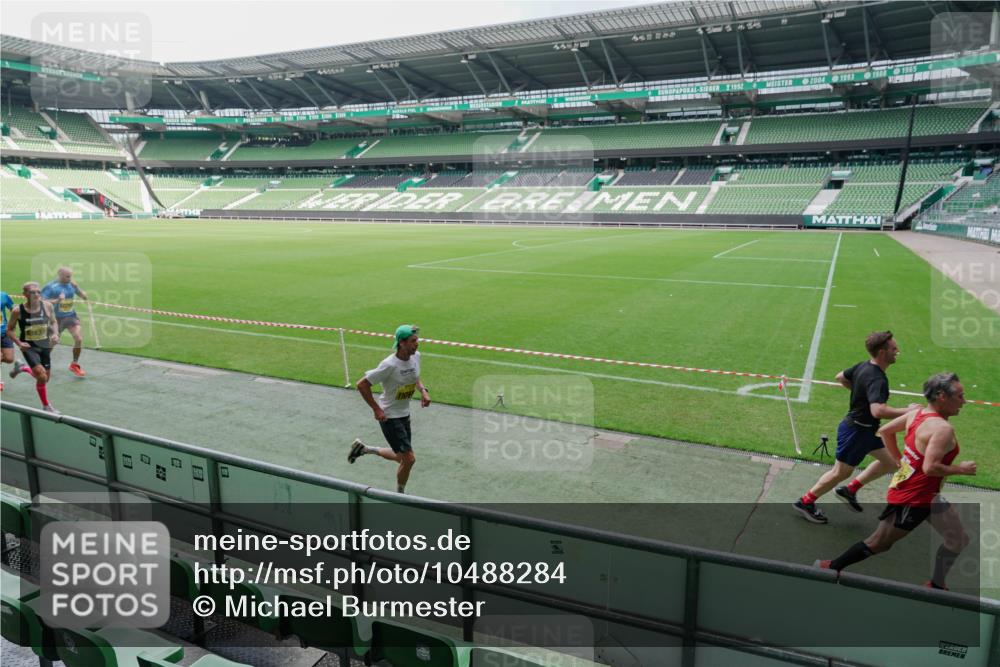 13.09.2026 - 21. swb-Marathon Bremen Michael Burmester http://msf.ph/oto/10488284 13.09.2026 10:19:55 Laufen im Stadion 10261, 10262, 10366, 10475, 10818, 10994, 11067, 11068, 11176, 11197, 11418, 11481, 11512, 11652, 12324, 12358, 12413, 12540, 13505, 13530, 13533, 13534, 13536, 13540, 13541, 13550, 13558, 13560, 13564, 13573, 13581, 13583, 13588, 13590, 13599, 13601, 13605, 13610, 13618, 13619, 13622, 13632, 13633, 13637, 13638, 13639, 10597, 12272, 13501, 13510, 13515, 13517, 13542, 13547, 13567, 13579, 13623, 13627, 13635 meine-sportfotos.de
