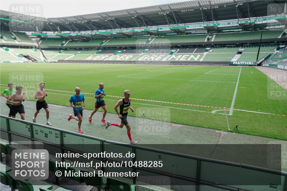 13.09.2026 - 21. swb-Marathon Bremen Michael Burmester http://msf.ph/oto/10488285 13.09.2026 10:19:57 Laufen im Stadion 10261, 10262, 10366, 10475, 10818, 10994, 11067, 11068, 11176, 11197, 11418, 11481, 11512, 11652, 11964, 12324, 12358, 12413, 12540, 13505, 13530, 13533, 13534, 13540, 13541, 13550, 13558, 13560, 13564, 13573, 13581, 13583, 13588, 13590, 13599, 13601, 13605, 13610, 13618, 13619, 13622, 13632, 13633, 13637, 13638, 13639, 10597, 12272, 13501, 13510, 13515, 13517, 13542, 13547, 13567, 13579, 13623, 13627, 13635 meine-sportfotos.de