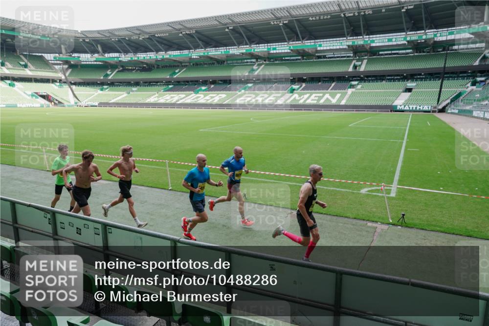 13.09.2026 - 21. swb-Marathon Bremen Michael Burmester http://msf.ph/oto/10488286 13.09.2026 10:19:57 Laufen im Stadion 10261, 10262, 10366, 10475, 10818, 10994, 11067, 11068, 11176, 11197, 11418, 11481, 11512, 11652, 11964, 12324, 12358, 12413, 12540, 13505, 13530, 13533, 13534, 13540, 13541, 13550, 13558, 13560, 13564, 13573, 13581, 13583, 13588, 13590, 13599, 13601, 13605, 13610, 13618, 13619, 13622, 13632, 13633, 13637, 13638, 13639, 10597, 12272, 13501, 13510, 13515, 13517, 13542, 13547, 13567, 13579, 13623, 13627, 13635 meine-sportfotos.de