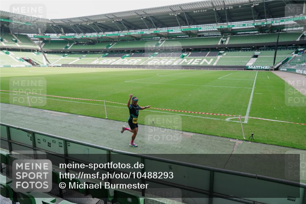 13.09.2026 - 21. swb-Marathon Bremen Michael Burmester http://msf.ph/oto/10488293 13.09.2026 10:20:36 Laufen im Stadion 10261, 10262, 10366, 10475, 10818, 10961, 10994, 11067, 11068, 11142, 11176, 11197, 11418, 11481, 11512, 11964, 12289, 12324, 12358, 12413, 12513, 12540, 13505, 13514, 13530, 13540, 13541, 13548, 13558, 13560, 13575, 13583, 13588, 13590, 13601, 13605, 13610, 13619, 13633, 13637, 10597, 12272, 12458, 13501, 13504, 13510, 13515, 13517, 13522, 13542, 13547, 13561, 13567, 13579, 13623, 13635 meine-sportfotos.de