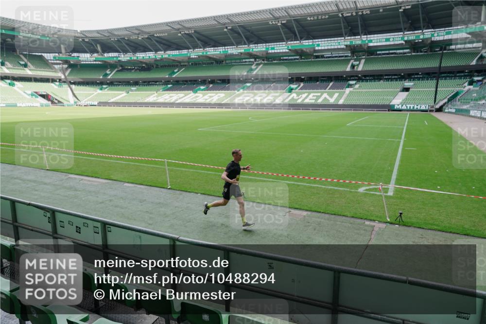 13.09.2026 - 21. swb-Marathon Bremen Michael Burmester http://msf.ph/oto/10488294 13.09.2026 10:20:40 Laufen im Stadion 10261, 10262, 10366, 10475, 10818, 10961, 10994, 11067, 11068, 11142, 11176, 11197, 11418, 11512, 11964, 12289, 12324, 12358, 12413, 12456, 12513, 12540, 13505, 13514, 13530, 13540, 13541, 13548, 13558, 13560, 13575, 13583, 13588, 13590, 13601, 13605, 13606, 13610, 13619, 13633, 13637, 10597, 12272, 12458, 13501, 13504, 13510, 13515, 13517, 13522, 13542, 13547, 13561, 13567, 13579, 13623, 13635 meine-sportfotos.de