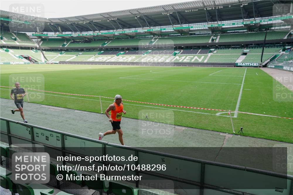 13.09.2026 - 21. swb-Marathon Bremen Michael Burmester http://msf.ph/oto/10488296 13.09.2026 10:20:50 Laufen im Stadion 10244, 10261, 10262, 10366, 10818, 10961, 10994, 11067, 11068, 11142, 11176, 11197, 11418, 11512, 11964, 12289, 12324, 12358, 12413, 12456, 12513, 12520, 12540, 13505, 13514, 13530, 13540, 13548, 13558, 13560, 13568, 13575, 13583, 13588, 13590, 13601, 13605, 13606, 13608, 13610, 13619, 13633, 13637, 10597, 12272, 12457, 12458, 13501, 13504, 13510, 13515, 13517, 13522, 13542, 13547, 13554, 13561, 13567, 13579, 13623, 13635 meine-sportfotos.de