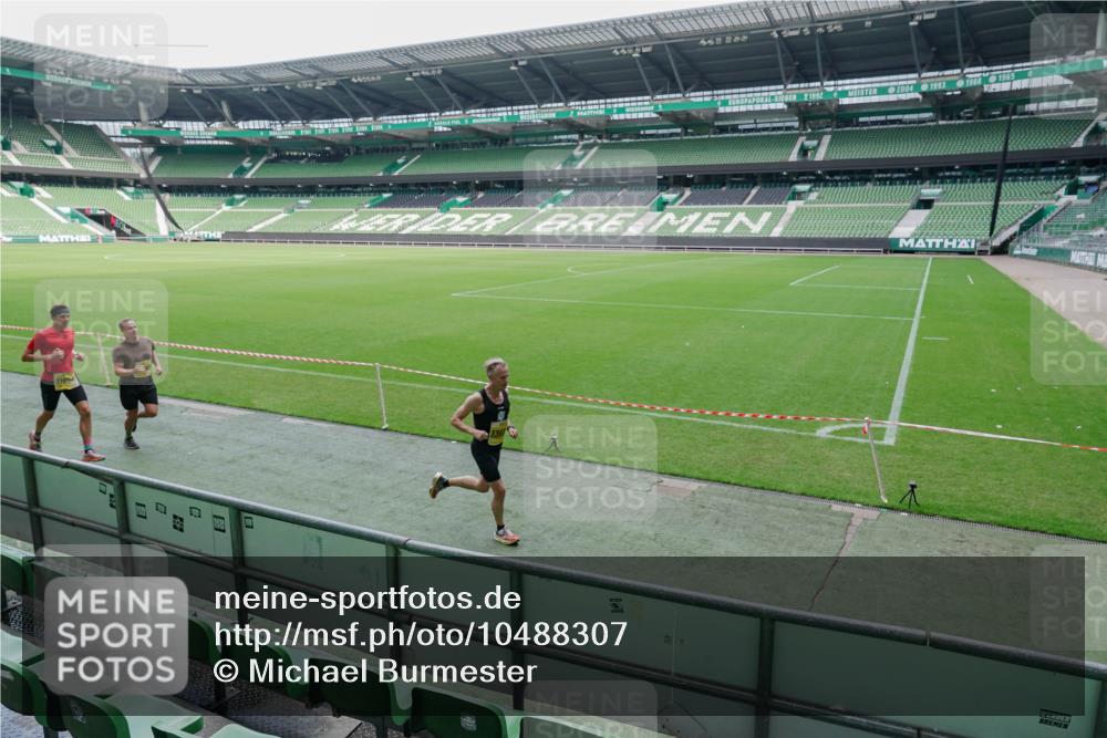 13.09.2026 - 21. swb-Marathon Bremen Michael Burmester http://msf.ph/oto/10488307 13.09.2026 10:21:28 Laufen im Stadion 10244, 10261, 10262, 10818, 10961, 10994, 11067, 11068, 11083, 11142, 11176, 11418, 11512, 11619, 11738, 11854, 11916, 11944, 11964, 12289, 12324, 12358, 12413, 12456, 12513, 12520, 12540, 13505, 13514, 13535, 13540, 13548, 13551, 13558, 13559, 13568, 13575, 13583, 13587, 13588, 13590, 13601, 13605, 13606, 13608, 13610, 13619, 13633, 13636, 13637, 12457, 12458, 13504, 13510, 13522, 13533, 13534, 13536, 13542, 13543, 13554, 13561, 13564, 13579, 13623 meine-sportfotos.de