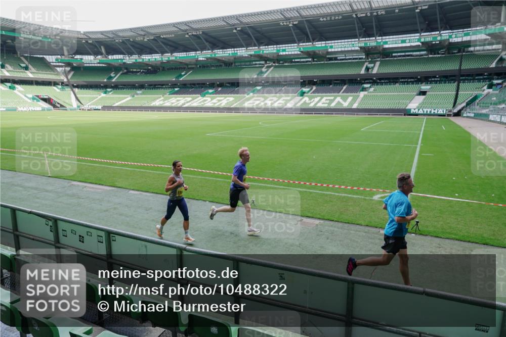 13.09.2026 - 21. swb-Marathon Bremen Michael Burmester http://msf.ph/oto/10488322 13.09.2026 10:22:05 Laufen im Stadion 10244, 10302, 10441, 10926, 10961, 11083, 11142, 11338, 11454, 11619, 11738, 11854, 11916, 11944, 11964, 12003, 12289, 12370, 12456, 12513, 12520, 12538, 13507, 13513, 13514, 13519, 13535, 13539, 13548, 13551, 13553, 13559, 13568, 13575, 13584, 13587, 13606, 13608, 13616, 13636, 13641, 10366, 10475, 11481, 11652, 12457, 12458, 13504, 13530, 13533, 13534, 13536, 13541, 13543, 13550, 13554, 13561, 13564 meine-sportfotos.de