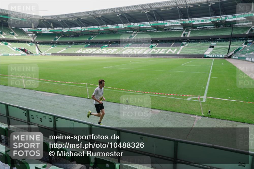13.09.2026 - 21. swb-Marathon Bremen Michael Burmester http://msf.ph/oto/10488326 13.09.2026 10:22:18 Laufen im Stadion 10244, 10302, 10441, 10575, 10926, 10961, 11083, 11127, 11142, 11227, 11338, 11454, 11619, 11738, 11854, 11916, 11944, 12003, 12209, 12370, 12395, 12456, 12513, 12520, 12538, 13507, 13513, 13519, 13535, 13539, 13548, 13551, 13553, 13559, 13568, 13575, 13584, 13587, 13606, 13608, 13616, 13636, 13641, 10366, 10475, 11481, 11652, 12457, 12458, 13504, 13530, 13533, 13534, 13536, 13541, 13543, 13550, 13554, 13564 meine-sportfotos.de