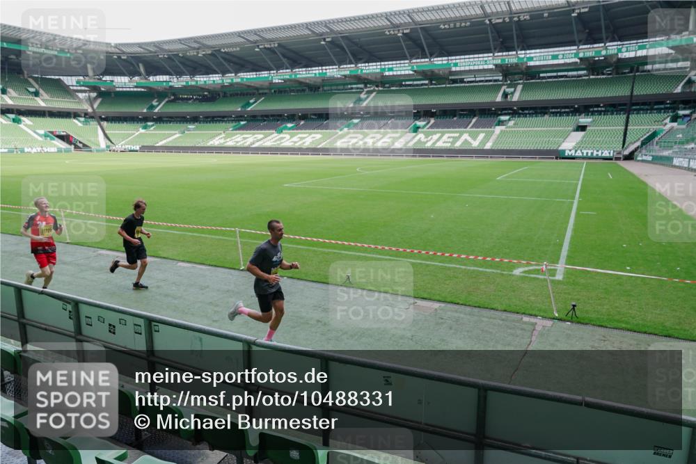 13.09.2026 - 21. swb-Marathon Bremen Michael Burmester http://msf.ph/oto/10488331 13.09.2026 10:22:39 Laufen im Stadion 10244, 10302, 10441, 10575, 10926, 11083, 11127, 11142, 11198, 11227, 11338, 11454, 11619, 11713, 11721, 11738, 11854, 11916, 11944, 12003, 12053, 12209, 12339, 12370, 12395, 12456, 12520, 12538, 13507, 13513, 13519, 13535, 13539, 13548, 13551, 13553, 13556, 13559, 13563, 13568, 13575, 13584, 13587, 13606, 13608, 13616, 13636, 13641, 10366, 10475, 11481, 11652, 12457, 13530, 13533, 13534, 13536, 13541, 13543, 13550, 13554, 13564 meine-sportfotos.de
