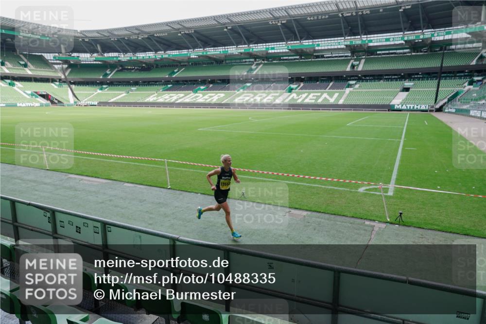 13.09.2026 - 21. swb-Marathon Bremen Michael Burmester http://msf.ph/oto/10488335 13.09.2026 10:22:50 Laufen im Stadion 10235, 10244, 10302, 10441, 10575, 10782, 10926, 11083, 11127, 11198, 11227, 11338, 11454, 11619, 11713, 11721, 11738, 11854, 11916, 11944, 12003, 12053, 12209, 12339, 12370, 12395, 12404, 12520, 12538, 13507, 13513, 13519, 13535, 13539, 13551, 13553, 13556, 13559, 13563, 13568, 13584, 13587, 13606, 13608, 13616, 13636, 13641, 10366, 10475, 11481, 11652, 13530, 13533, 13534, 13536, 13541, 13543, 13550, 13564 meine-sportfotos.de