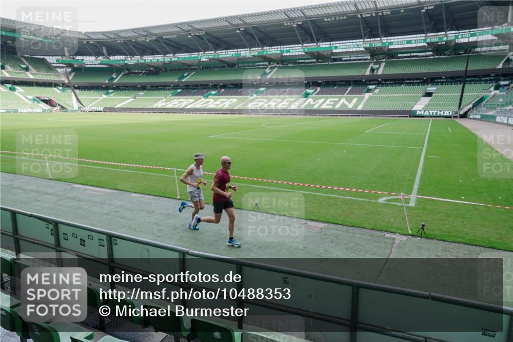 13.09.2026 - 21. swb-Marathon Bremen Michael Burmester http://msf.ph/oto/10488353 13.09.2026 10:23:47 Laufen im Stadion 10235, 10341, 10441, 10520, 10575, 10592, 10618, 10782, 10972, 11042, 11127, 11143, 11198, 11201, 11227, 11338, 11373, 11426, 11628, 11713, 11721, 11779, 11826, 11895, 11903, 12003, 12053, 12144, 12209, 12246, 12339, 12370, 12395, 12404, 12442, 12468, 12469, 12477, 12525, 12538, 13507, 13513, 13519, 13520, 13539, 13553, 13556, 13563, 13566, 13580, 13584, 13585, 13586, 13616, 13641, 10366, 10475, 11481, 13530, 13541 meine-sportfotos.de
