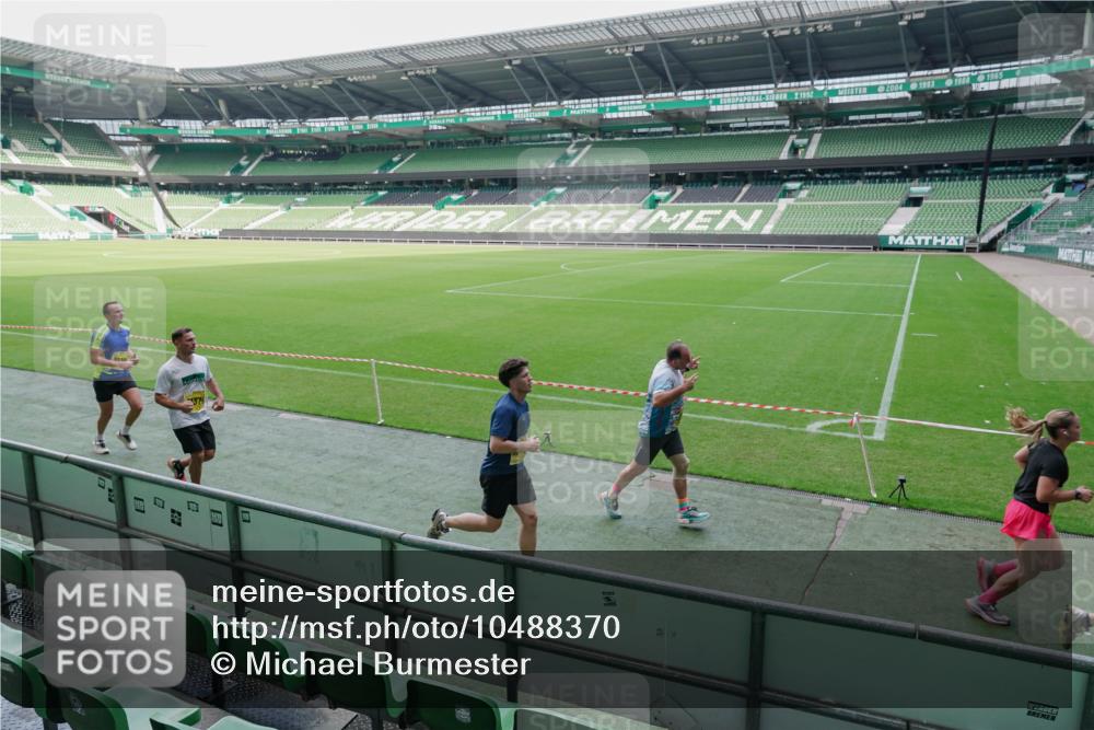 13.09.2026 - 21. swb-Marathon Bremen Michael Burmester http://msf.ph/oto/10488370 13.09.2026 10:24:38 Laufen im Stadion 10143, 10235, 10328, 10336, 10337, 10341, 10358, 10456, 10520, 10592, 10593, 10618, 10632, 10775, 10782, 10816, 10861, 10972, 10988, 11042, 11143, 11201, 11265, 11373, 11375, 11426, 11442, 11468, 11527, 11607, 11615, 11628, 11630, 11632, 11704, 11713, 11758, 11779, 11826, 11895, 11903, 11948, 12053, 12144, 12246, 12281, 12339, 12404, 12406, 12426, 12442, 12468, 12469, 12477, 12525, 13509, 13520, 13563, 13566, 13580, 13585, 13586 meine-sportfotos.de
