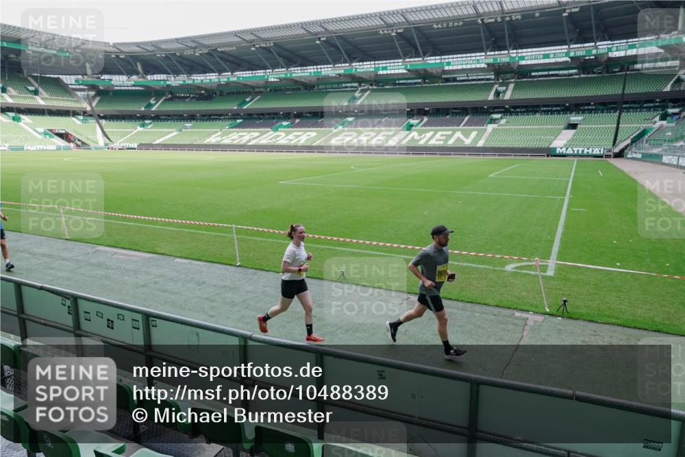 13.09.2026 - 21. swb-Marathon Bremen Michael Burmester http://msf.ph/oto/10488389 13.09.2026 10:25:32 Laufen im Stadion 10143, 10228, 10312, 10328, 10336, 10337, 10342, 10346, 10358, 10398, 10447, 10454, 10456, 10593, 10618, 10632, 10735, 10742, 10775, 10806, 10816, 10861, 10866, 10972, 10987, 10988, 11015, 11019, 11020, 11088, 11108, 11143, 11155, 11187, 11199, 11209, 11232, 11265, 11312, 11375, 11442, 11447, 11468, 11527, 11607, 11615, 11630, 11632, 11704, 11758, 11779, 11826, 11895, 11948, 12246, 12281, 12406, 12426, 12442, 12525, 13509, 13520, 13585, 13586 meine-sportfotos.de