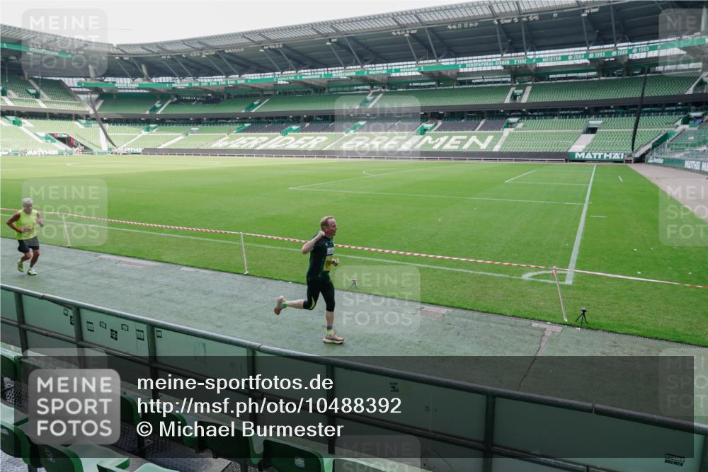 13.09.2026 - 21. swb-Marathon Bremen Michael Burmester http://msf.ph/oto/10488392 13.09.2026 10:25:49 Laufen im Stadion 10143, 10210, 10214, 10228, 10312, 10318, 10328, 10336, 10337, 10342, 10346, 10352, 10358, 10398, 10436, 10445, 10447, 10454, 10456, 10536, 10593, 10632, 10735, 10742, 10775, 10806, 10816, 10861, 10866, 10987, 10988, 11015, 11019, 11020, 11088, 11108, 11155, 11187, 11199, 11209, 11232, 11265, 11312, 11375, 11442, 11447, 11468, 11527, 11607, 11615, 11630, 11632, 11704, 11758, 11826, 11948, 12281, 12406, 12426, 12525, 13509, 13585 meine-sportfotos.de