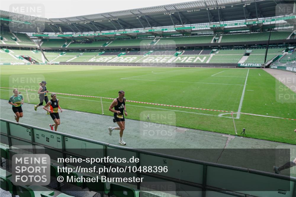 13.09.2026 - 21. swb-Marathon Bremen Michael Burmester http://msf.ph/oto/10488396 13.09.2026 10:26:03 Laufen im Stadion 10143, 10210, 10214, 10228, 10312, 10318, 10328, 10336, 10337, 10342, 10346, 10352, 10358, 10398, 10436, 10445, 10447, 10454, 10456, 10464, 10536, 10541, 10583, 10593, 10632, 10735, 10742, 10775, 10806, 10807, 10816, 10861, 10866, 10987, 10988, 11015, 11019, 11020, 11088, 11108, 11130, 11135, 11155, 11187, 11199, 11209, 11232, 11265, 11312, 11375, 11442, 11447, 11468, 11527, 11607, 11615, 11630, 11704, 11758, 11948, 12281, 12406, 12426, 13509 meine-sportfotos.de