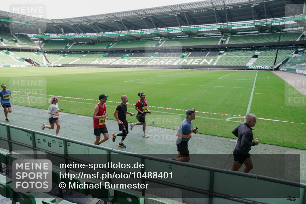 13.09.2026 - 21. swb-Marathon Bremen Michael Burmester http://msf.ph/oto/10488401 13.09.2026 10:26:09 Laufen im Stadion 10143, 10210, 10214, 10228, 10312, 10318, 10319, 10336, 10342, 10346, 10352, 10358, 10398, 10436, 10445, 10447, 10454, 10456, 10464, 10504, 10536, 10541, 10583, 10593, 10632, 10735, 10742, 10775, 10806, 10807, 10816, 10861, 10866, 10873, 10987, 10988, 10992, 11015, 11019, 11020, 11063, 11088, 11108, 11130, 11135, 11155, 11187, 11199, 11209, 11232, 11265, 11312, 11375, 11447, 11468, 11527, 11607, 11615, 11704, 11758, 11948, 12281, 12406, 12426, 13509 meine-sportfotos.de