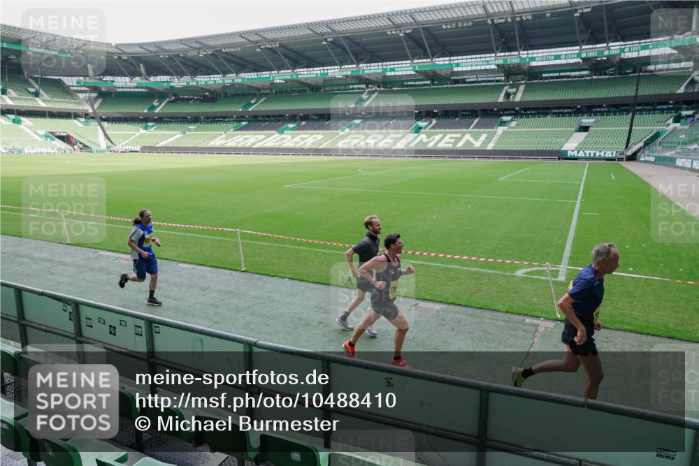 13.09.2026 - 21. swb-Marathon Bremen Michael Burmester http://msf.ph/oto/10488410 13.09.2026 10:26:28 Laufen im Stadion 10096, 10143, 10172, 10210, 10214, 10228, 10231, 10289, 10312, 10318, 10319, 10336, 10342, 10346, 10352, 10398, 10436, 10445, 10447, 10454, 10464, 10489, 10504, 10514, 10536, 10541, 10583, 10628, 10638, 10735, 10742, 10744, 10806, 10807, 10861, 10866, 10873, 10956, 10987, 10988, 10992, 11015, 11019, 11020, 11060, 11063, 11088, 11108, 11110, 11130, 11135, 11155, 11187, 11193, 11199, 11209, 11232, 11312, 11447, 11468, 11615, 11758, 13509 meine-sportfotos.de