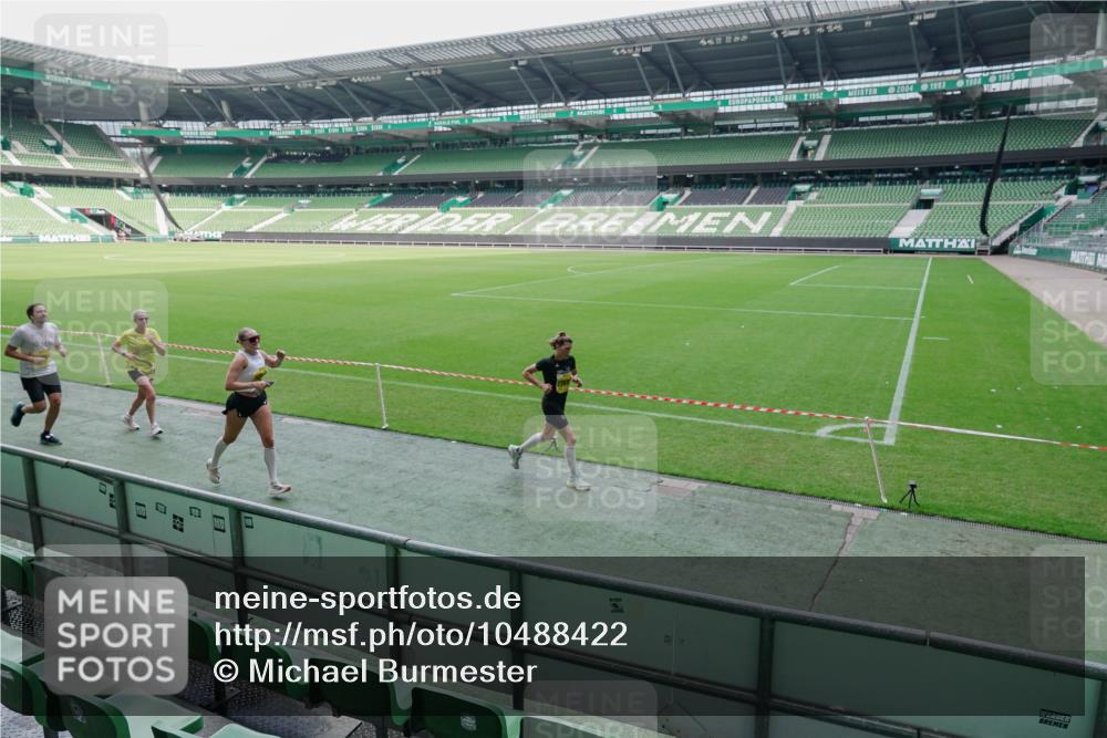 13.09.2026 - 21. swb-Marathon Bremen Michael Burmester http://msf.ph/oto/10488422 13.09.2026 10:26:46 Laufen im Stadion 10096, 10142, 10172, 10210, 10214, 10228, 10231, 10269, 10289, 10310, 10312, 10318, 10319, 10342, 10346, 10352, 10398, 10436, 10445, 10447, 10454, 10464, 10489, 10504, 10514, 10536, 10541, 10566, 10583, 10628, 10638, 10735, 10742, 10744, 10806, 10807, 10866, 10873, 10897, 10898, 10956, 10987, 10988, 10992, 11015, 11019, 11020, 11060, 11063, 11088, 11108, 11110, 11130, 11135, 11148, 11155, 11187, 11193, 11196, 11199, 11209, 11232, 11312, 11447 meine-sportfotos.de