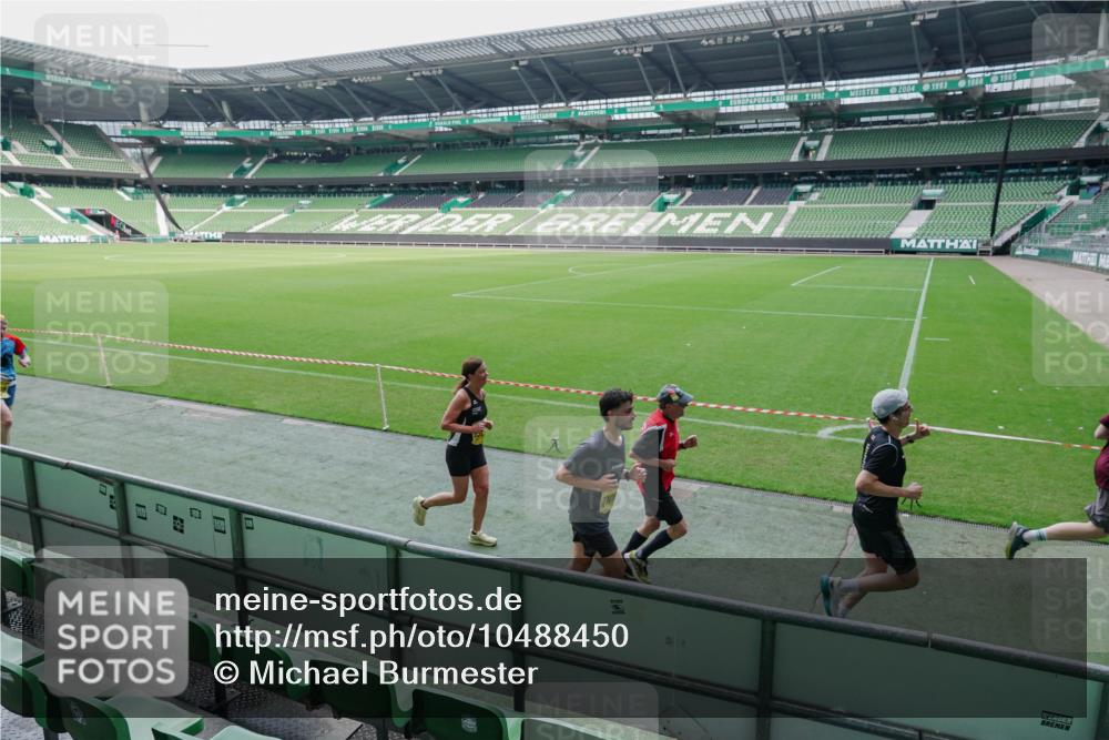 13.09.2026 - 21. swb-Marathon Bremen Michael Burmester http://msf.ph/oto/10488450 13.09.2026 10:27:22 Laufen im Stadion 10096, 10142, 10172, 10189, 10210, 10214, 10223, 10228, 10231, 10269, 10289, 10293, 10310, 10318, 10319, 10329, 10352, 10393, 10398, 10436, 10445, 10447, 10454, 10464, 10489, 10504, 10508, 10514, 10536, 10541, 10566, 10583, 10594, 10628, 10638, 10735, 10744, 10806, 10807, 10814, 10846, 10860, 10866, 10873, 10897, 10898, 10917, 10956, 10987, 10992, 11015, 11060, 11063, 11076, 11110, 11111, 11130, 11135, 11148, 11155, 11187, 11193, 11196, 11199, 11209, 11232 meine-sportfotos.de