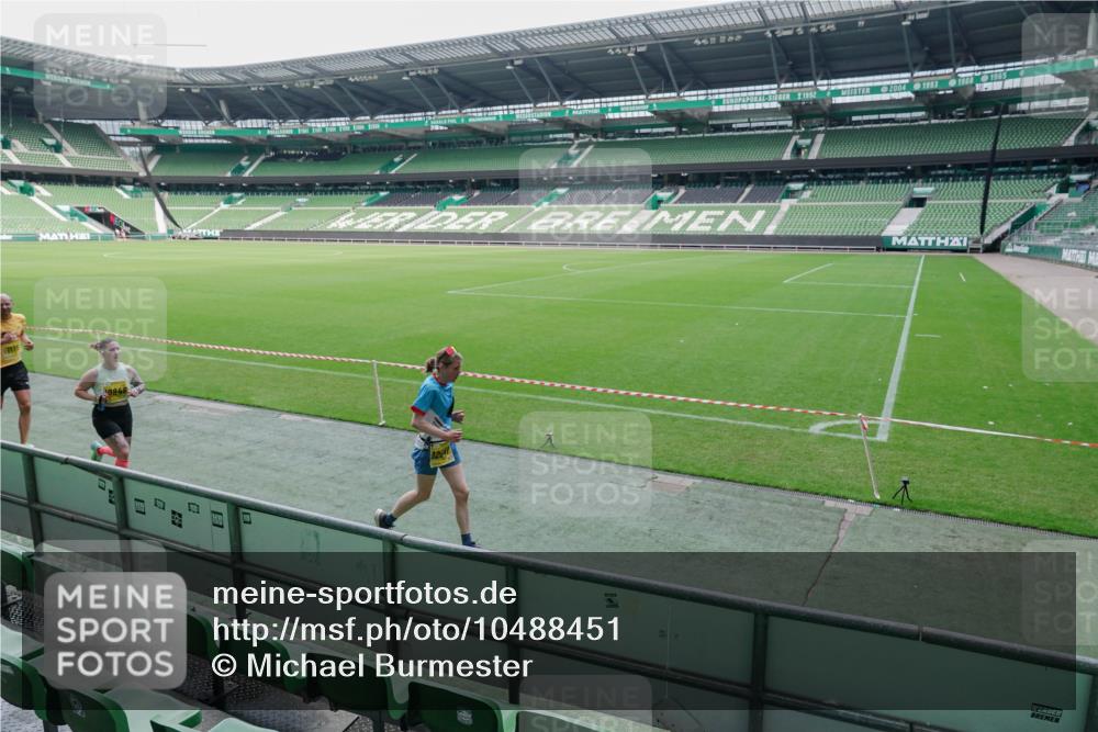 13.09.2026 - 21. swb-Marathon Bremen Michael Burmester http://msf.ph/oto/10488451 13.09.2026 10:27:24 Laufen im Stadion 10096, 10142, 10172, 10189, 10210, 10214, 10223, 10228, 10231, 10269, 10289, 10293, 10310, 10318, 10319, 10329, 10352, 10393, 10436, 10445, 10447, 10454, 10464, 10489, 10504, 10508, 10514, 10536, 10541, 10566, 10583, 10594, 10628, 10638, 10735, 10744, 10806, 10807, 10814, 10846, 10860, 10866, 10873, 10897, 10898, 10917, 10956, 10992, 11015, 11060, 11063, 11076, 11110, 11111, 11130, 11135, 11148, 11155, 11187, 11193, 11196, 11199, 11209, 11232 meine-sportfotos.de