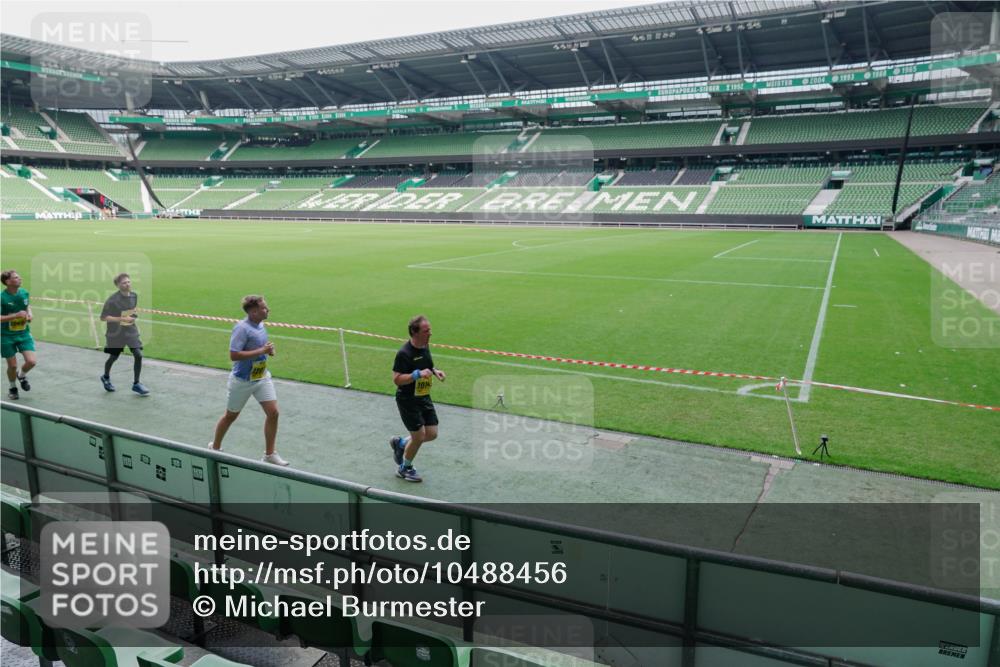 13.09.2026 - 21. swb-Marathon Bremen Michael Burmester http://msf.ph/oto/10488456 13.09.2026 10:27:30 Laufen im Stadion 10096, 10142, 10172, 10189, 10210, 10214, 10223, 10228, 10231, 10269, 10270, 10289, 10293, 10310, 10318, 10319, 10329, 10352, 10393, 10436, 10445, 10447, 10454, 10464, 10489, 10504, 10508, 10514, 10536, 10541, 10566, 10583, 10594, 10628, 10638, 10735, 10744, 10770, 10807, 10814, 10846, 10860, 10866, 10873, 10897, 10898, 10917, 10956, 10992, 11015, 11060, 11063, 11076, 11092, 11110, 11111, 11130, 11135, 11148, 11155, 11193, 11196, 11199, 11209, 11232 meine-sportfotos.de