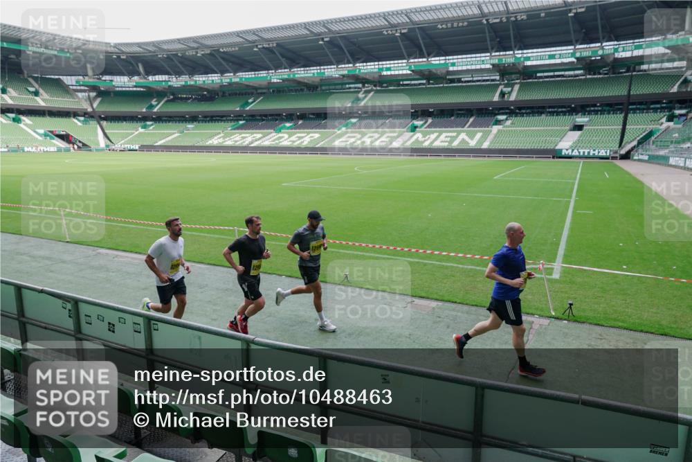 13.09.2026 - 21. swb-Marathon Bremen Michael Burmester http://msf.ph/oto/10488463 13.09.2026 10:27:40 Laufen im Stadion 10096, 10142, 10172, 10189, 10210, 10214, 10223, 10231, 10269, 10270, 10289, 10293, 10294, 10310, 10318, 10319, 10329, 10352, 10393, 10436, 10445, 10464, 10489, 10504, 10508, 10514, 10536, 10541, 10566, 10583, 10594, 10628, 10638, 10655, 10735, 10744, 10770, 10807, 10814, 10846, 10860, 10873, 10897, 10898, 10917, 10956, 10992, 11015, 11060, 11063, 11076, 11087, 11092, 11110, 11111, 11130, 11135, 11148, 11193, 11196, 11209 meine-sportfotos.de