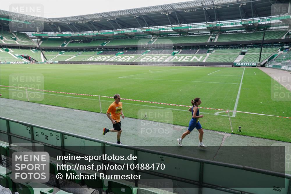 13.09.2026 - 21. swb-Marathon Bremen Michael Burmester http://msf.ph/oto/10488470 13.09.2026 10:27:50 Laufen im Stadion 10096, 10142, 10172, 10189, 10214, 10223, 10231, 10269, 10270, 10289, 10293, 10294, 10310, 10316, 10318, 10319, 10329, 10352, 10393, 10436, 10445, 10464, 10489, 10504, 10508, 10514, 10536, 10538, 10541, 10544, 10566, 10583, 10594, 10628, 10638, 10655, 10709, 10744, 10770, 10807, 10814, 10846, 10860, 10873, 10897, 10898, 10917, 10956, 10992, 10993, 11058, 11060, 11063, 11076, 11087, 11092, 11110, 11111, 11130, 11135, 11148, 11193, 11196 meine-sportfotos.de