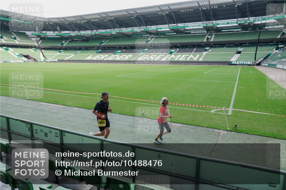 13.09.2026 - 21. swb-Marathon Bremen Michael Burmester http://msf.ph/oto/10488476 13.09.2026 10:28:02 Laufen im Stadion 10096, 10142, 10172, 10189, 10223, 10231, 10267, 10269, 10270, 10289, 10293, 10294, 10310, 10316, 10319, 10329, 10393, 10421, 10464, 10489, 10504, 10508, 10514, 10538, 10541, 10544, 10566, 10583, 10594, 10628, 10638, 10655, 10709, 10739, 10744, 10770, 10807, 10814, 10835, 10846, 10860, 10873, 10897, 10898, 10910, 10917, 10923, 10956, 10992, 10993, 11005, 11035, 11058, 11060, 11063, 11076, 11087, 11092, 11110, 11111, 11130, 11135, 11148, 11193, 11196 meine-sportfotos.de