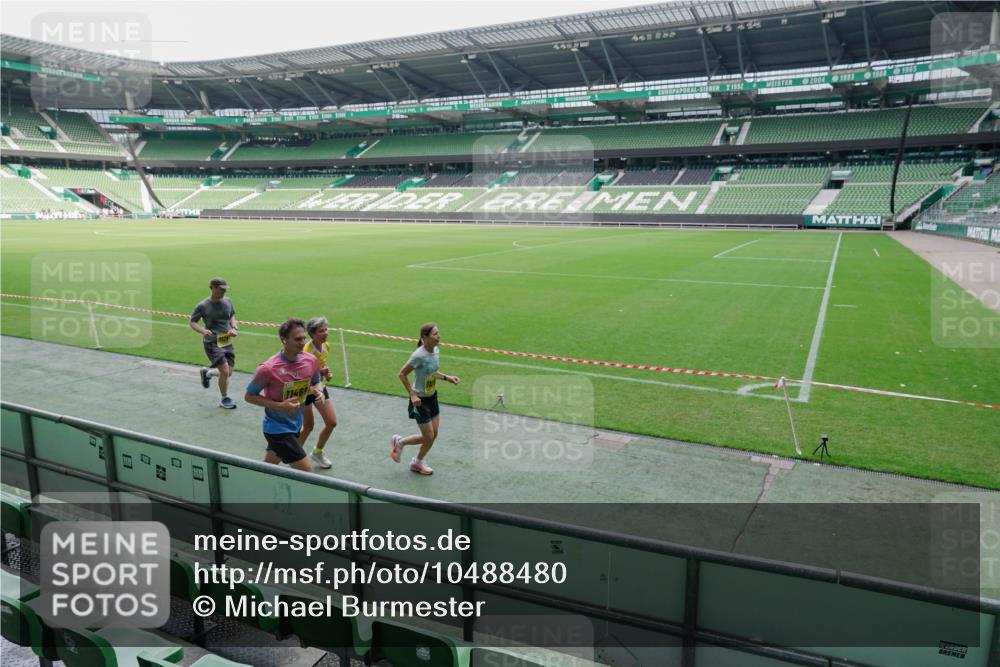 13.09.2026 - 21. swb-Marathon Bremen Michael Burmester http://msf.ph/oto/10488480 13.09.2026 10:28:11 Laufen im Stadion 10096, 10142, 10170, 10172, 10189, 10223, 10231, 10267, 10269, 10270, 10289, 10293, 10294, 10310, 10316, 10319, 10329, 10393, 10421, 10489, 10504, 10508, 10514, 10525, 10538, 10544, 10566, 10594, 10628, 10638, 10655, 10709, 10739, 10744, 10770, 10814, 10835, 10846, 10860, 10873, 10876, 10897, 10898, 10910, 10917, 10923, 10956, 10992, 10993, 11005, 11007, 11018, 11035, 11058, 11060, 11063, 11076, 11087, 11092, 11110, 11111, 11148, 11193, 11196 meine-sportfotos.de