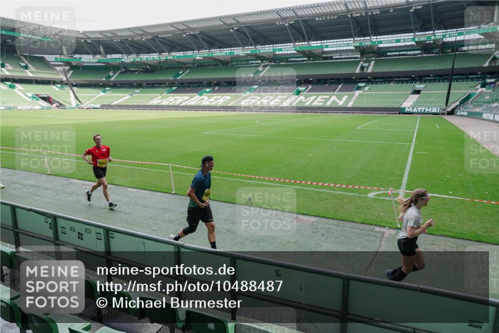 13.09.2026 - 21. swb-Marathon Bremen Michael Burmester http://msf.ph/oto/10488487 13.09.2026 10:28:23 Laufen im Stadion 10096, 10142, 10170, 10172, 10189, 10200, 10223, 10231, 10267, 10269, 10270, 10293, 10294, 10310, 10316, 10329, 10348, 10393, 10421, 10489, 10508, 10514, 10525, 10538, 10544, 10566, 10594, 10628, 10638, 10655, 10709, 10739, 10744, 10770, 10814, 10835, 10840, 10846, 10860, 10876, 10897, 10898, 10910, 10917, 10923, 10956, 10993, 11005, 11007, 11018, 11035, 11058, 11060, 11076, 11087, 11092, 11110, 11111, 11148, 11193, 11196 meine-sportfotos.de