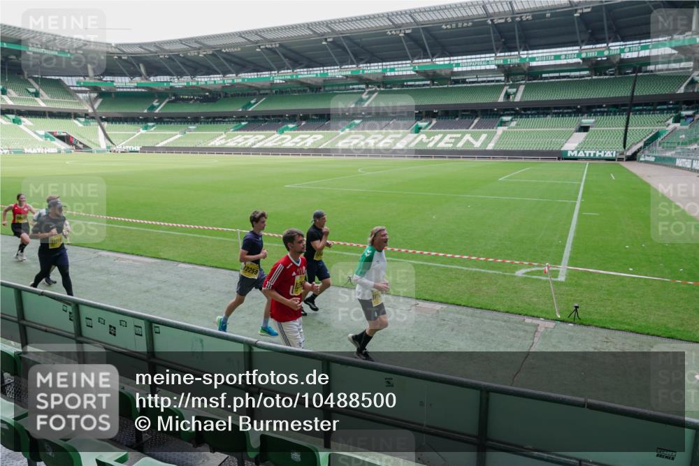 13.09.2026 - 21. swb-Marathon Bremen Michael Burmester http://msf.ph/oto/10488500 13.09.2026 10:28:40 Laufen im Stadion 10142, 10170, 10183, 10189, 10200, 10223, 10267, 10269, 10270, 10293, 10294, 10310, 10316, 10329, 10348, 10381, 10393, 10421, 10426, 10508, 10525, 10537, 10538, 10544, 10566, 10594, 10655, 10709, 10739, 10763, 10770, 10814, 10835, 10840, 10846, 10860, 10876, 10897, 10898, 10910, 10917, 10923, 10966, 10993, 11005, 11007, 11018, 11035, 11058, 11076, 11087, 11092, 11109, 11111, 11148, 11196 meine-sportfotos.de