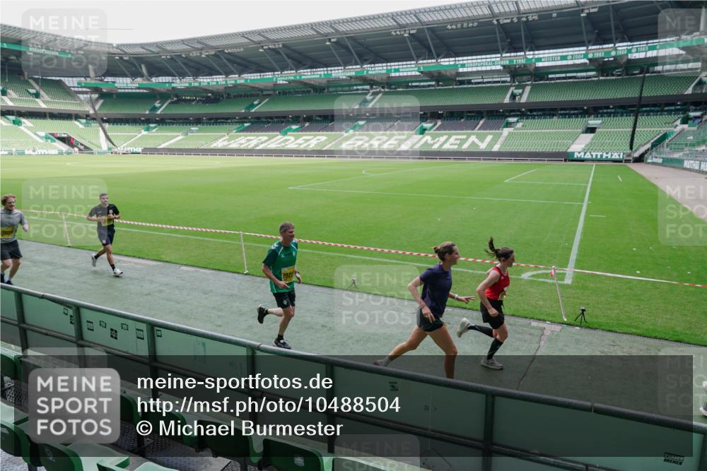 13.09.2026 - 21. swb-Marathon Bremen Michael Burmester http://msf.ph/oto/10488504 13.09.2026 10:28:43 Laufen im Stadion 10142, 10170, 10183, 10189, 10200, 10223, 10267, 10269, 10270, 10293, 10294, 10310, 10316, 10329, 10334, 10348, 10381, 10393, 10421, 10426, 10508, 10525, 10537, 10538, 10544, 10566, 10594, 10655, 10709, 10739, 10763, 10770, 10814, 10835, 10840, 10846, 10860, 10876, 10897, 10898, 10910, 10917, 10923, 10966, 10993, 11005, 11007, 11018, 11035, 11058, 11076, 11087, 11092, 11109, 11111, 11148 meine-sportfotos.de