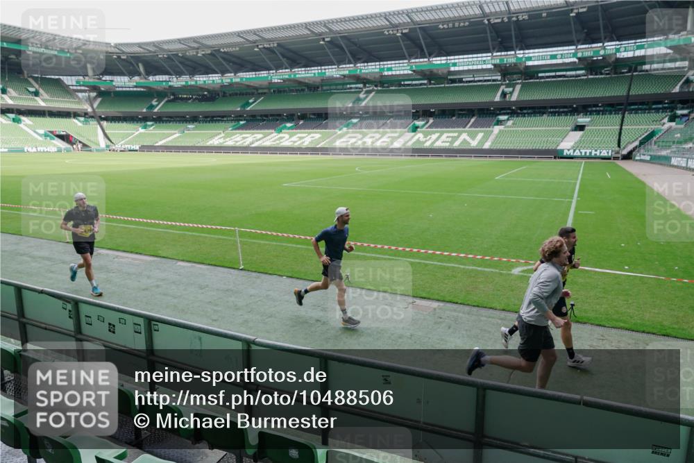 13.09.2026 - 21. swb-Marathon Bremen Michael Burmester http://msf.ph/oto/10488506 13.09.2026 10:28:46 Laufen im Stadion 10142, 10170, 10183, 10189, 10200, 10223, 10267, 10270, 10293, 10294, 10316, 10329, 10334, 10348, 10381, 10393, 10421, 10426, 10508, 10525, 10537, 10538, 10544, 10594, 10655, 10709, 10739, 10763, 10770, 10814, 10835, 10840, 10846, 10860, 10876, 10910, 10917, 10923, 10966, 10993, 11005, 11007, 11018, 11035, 11058, 11076, 11087, 11092, 11109, 11111, 11148 meine-sportfotos.de