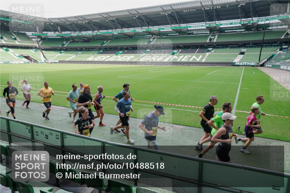 13.09.2026 - 21. swb-Marathon Bremen Michael Burmester http://msf.ph/oto/10488518 13.09.2026 10:29:01 Laufen im Stadion 10162, 10170, 10183, 10189, 10200, 10218, 10223, 10253, 10267, 10270, 10293, 10294, 10316, 10329, 10334, 10348, 10381, 10393, 10421, 10426, 10467, 10508, 10525, 10537, 10538, 10544, 10585, 10594, 10655, 10709, 10734, 10739, 10761, 10763, 10770, 10814, 10825, 10835, 10840, 10846, 10860, 10876, 10910, 10917, 10923, 10966, 10993, 11005, 11007, 11018, 11035, 11058, 11076, 11087, 11092, 11109, 11111 meine-sportfotos.de
