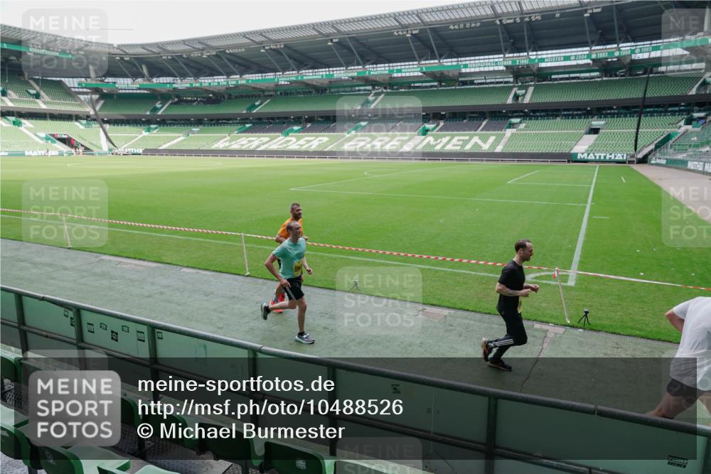 13.09.2026 - 21. swb-Marathon Bremen Michael Burmester http://msf.ph/oto/10488526 13.09.2026 10:29:11 Laufen im Stadion 10162, 10170, 10183, 10189, 10200, 10218, 10223, 10253, 10267, 10270, 10293, 10294, 10316, 10329, 10334, 10348, 10381, 10393, 10421, 10426, 10467, 10508, 10525, 10537, 10538, 10544, 10585, 10594, 10655, 10709, 10734, 10739, 10761, 10763, 10764, 10770, 10814, 10825, 10827, 10835, 10840, 10846, 10876, 10910, 10917, 10923, 10966, 10993, 11005, 11007, 11018, 11035, 11058, 11076, 11087, 11092, 11109, 11128 meine-sportfotos.de