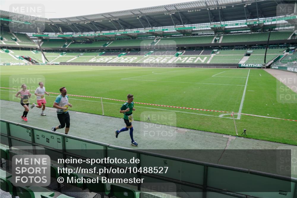 13.09.2026 - 21. swb-Marathon Bremen Michael Burmester http://msf.ph/oto/10488527 13.09.2026 10:29:14 Laufen im Stadion 10162, 10170, 10183, 10189, 10200, 10218, 10223, 10253, 10267, 10270, 10293, 10294, 10316, 10329, 10334, 10348, 10381, 10393, 10421, 10426, 10452, 10467, 10508, 10525, 10537, 10538, 10544, 10585, 10594, 10655, 10709, 10734, 10739, 10761, 10763, 10764, 10770, 10814, 10825, 10827, 10835, 10840, 10876, 10910, 10917, 10923, 10966, 10993, 11005, 11007, 11018, 11035, 11058, 11087, 11092, 11109, 11128 meine-sportfotos.de