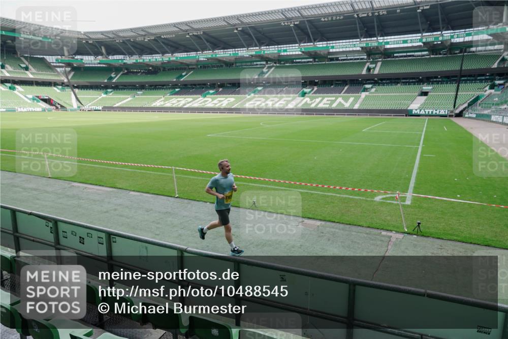 13.09.2026 - 21. swb-Marathon Bremen Michael Burmester http://msf.ph/oto/10488545 13.09.2026 10:29:38 Laufen im Stadion 10162, 10170, 10183, 10193, 10200, 10218, 10233, 10253, 10267, 10294, 10316, 10334, 10348, 10381, 10392, 10421, 10426, 10452, 10467, 10515, 10525, 10537, 10538, 10544, 10585, 10588, 10641, 10652, 10655, 10709, 10734, 10739, 10761, 10763, 10764, 10770, 10780, 10808, 10825, 10827, 10835, 10837, 10840, 10862, 10876, 10887, 10906, 10910, 10923, 10966, 10984, 10993, 11002, 11005, 11007, 11018, 11035, 11058, 11087, 11092, 11109, 11128 meine-sportfotos.de