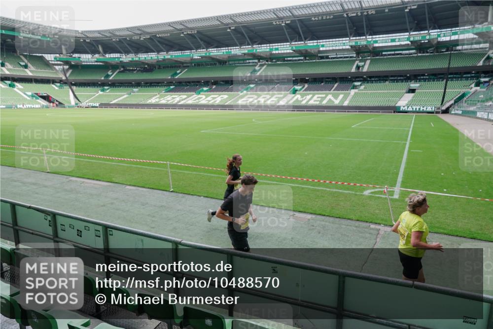 13.09.2026 - 21. swb-Marathon Bremen Michael Burmester http://msf.ph/oto/10488570 13.09.2026 10:30:12 Laufen im Stadion 10162, 10170, 10174, 10183, 10193, 10200, 10218, 10227, 10233, 10253, 10281, 10304, 10334, 10339, 10348, 10359, 10381, 10392, 10426, 10448, 10452, 10467, 10515, 10525, 10537, 10585, 10588, 10641, 10652, 10714, 10734, 10757, 10761, 10763, 10764, 10765, 10780, 10808, 10821, 10822, 10825, 10827, 10837, 10838, 10840, 10862, 10863, 10876, 10884, 10886, 10887, 10906, 10923, 10966, 10984, 11002, 11007, 11018, 11038, 11109, 11128, 11206 meine-sportfotos.de