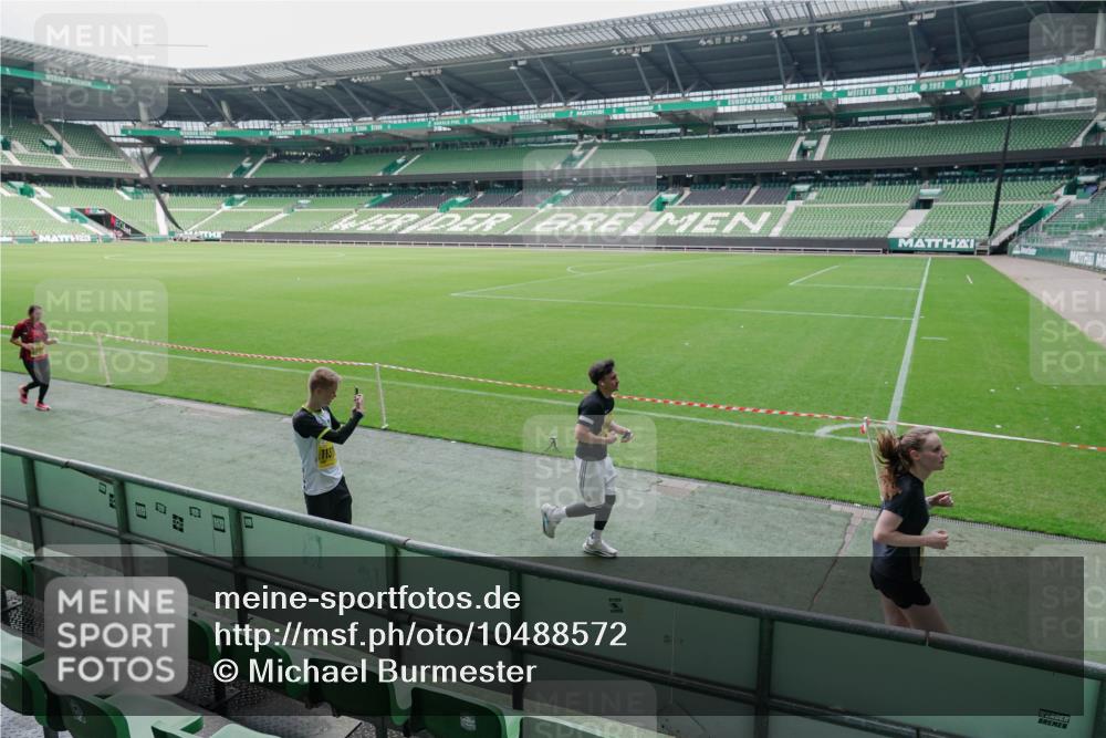 13.09.2026 - 21. swb-Marathon Bremen Michael Burmester http://msf.ph/oto/10488572 13.09.2026 10:30:17 Laufen im Stadion 10141, 10162, 10170, 10174, 10183, 10193, 10200, 10218, 10227, 10233, 10253, 10281, 10304, 10334, 10339, 10348, 10359, 10381, 10392, 10426, 10448, 10452, 10467, 10515, 10537, 10585, 10588, 10641, 10652, 10714, 10734, 10757, 10761, 10763, 10764, 10765, 10780, 10808, 10821, 10822, 10825, 10827, 10837, 10838, 10840, 10862, 10863, 10884, 10886, 10887, 10906, 10966, 10984, 11002, 11007, 11018, 11038, 11109, 11128, 11206, 11350 meine-sportfotos.de