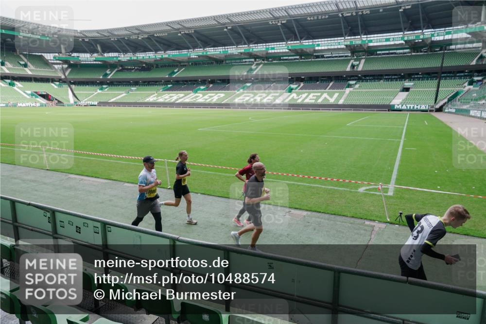 13.09.2026 - 21. swb-Marathon Bremen Michael Burmester http://msf.ph/oto/10488574 13.09.2026 10:30:20 Laufen im Stadion 10141, 10162, 10174, 10183, 10193, 10200, 10218, 10227, 10233, 10253, 10281, 10304, 10334, 10339, 10348, 10359, 10381, 10392, 10426, 10448, 10452, 10467, 10515, 10537, 10585, 10588, 10641, 10652, 10714, 10734, 10757, 10761, 10763, 10764, 10765, 10780, 10808, 10821, 10822, 10825, 10827, 10837, 10838, 10840, 10862, 10863, 10884, 10886, 10887, 10906, 10966, 10984, 11002, 11007, 11038, 11109, 11128, 11206, 11350 meine-sportfotos.de