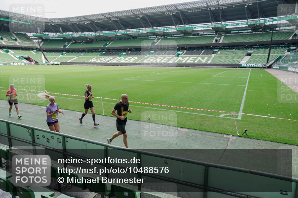 13.09.2026 - 21. swb-Marathon Bremen Michael Burmester http://msf.ph/oto/10488576 13.09.2026 10:30:24 Laufen im Stadion 10141, 10162, 10174, 10183, 10193, 10200, 10218, 10227, 10233, 10253, 10281, 10284, 10304, 10334, 10339, 10348, 10359, 10381, 10392, 10426, 10448, 10452, 10467, 10515, 10537, 10577, 10585, 10588, 10641, 10652, 10684, 10685, 10714, 10734, 10757, 10761, 10763, 10764, 10765, 10780, 10808, 10821, 10822, 10825, 10827, 10837, 10838, 10840, 10862, 10863, 10884, 10886, 10887, 10906, 10966, 10984, 11002, 11038, 11109, 11128, 11206, 11350 meine-sportfotos.de